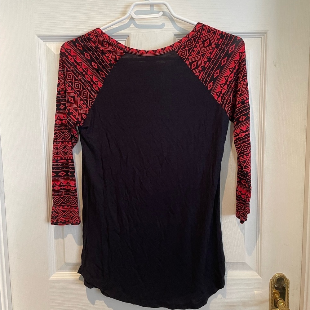 3 quarter length sleeve top - Picture 4 of 4